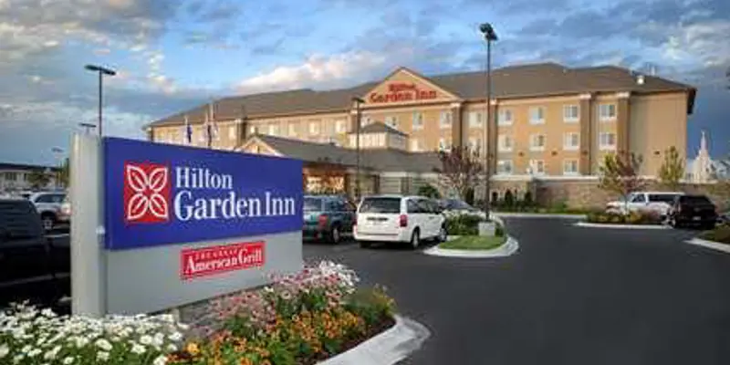 Exterior of Hilton Garden Inn Idaho Falls of their sign and building at dusk