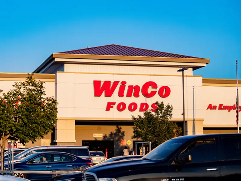 Exterior view of WinCo building apart of Alameda Plaza