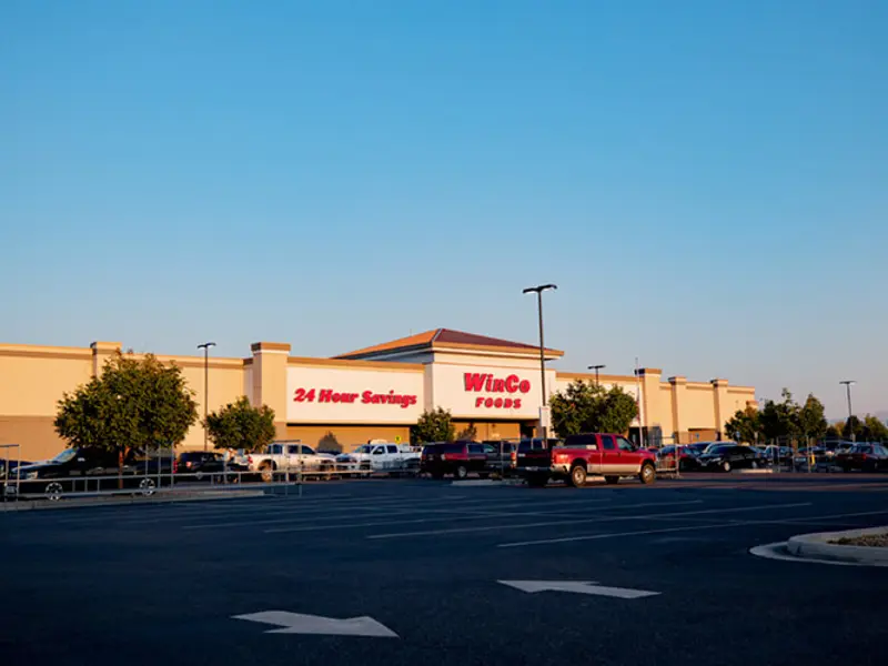 Exterior view of WinCo building apart of Alameda Plaza